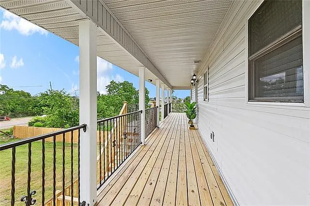 104 Carr Dr