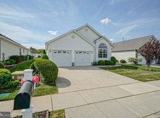 527 Riviera Dr, Williamstown, NJ 08094