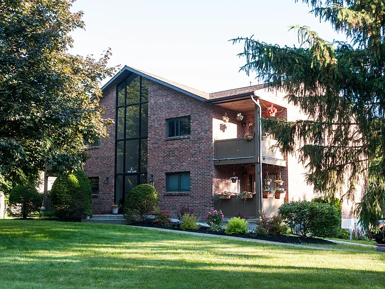 Woodhill Apartments — Photo 10