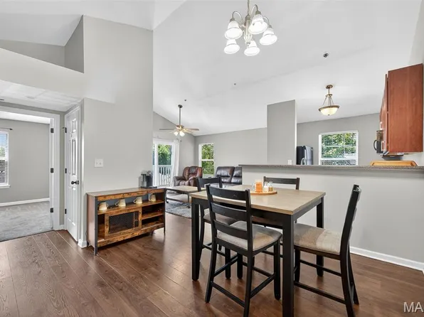 5302 Spring Creek Ln, O'Fallon, MO 63368