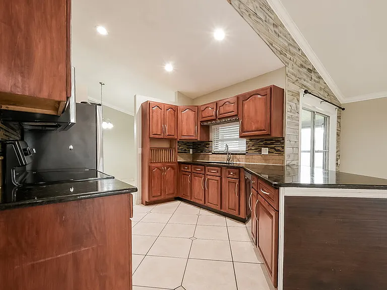 2708 Ashley Ct — Photo 8