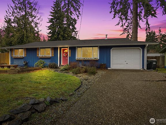 2nd image of 8221 Daycrest Drive SE