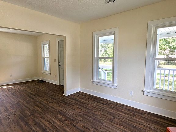 3rd image of 2300 McIlwraith St
