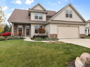 1370 Cider Cir, Mukwonago, WI 53149