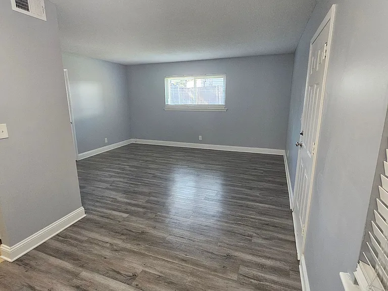 6240 Old Point Rd — Photo 8