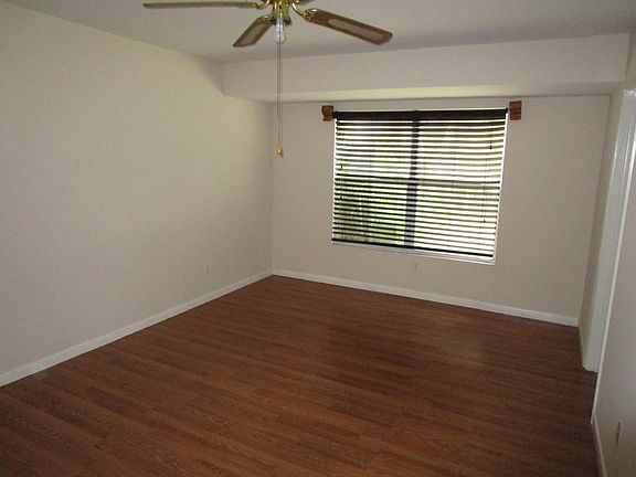 4th image of 2314 SE Holland St