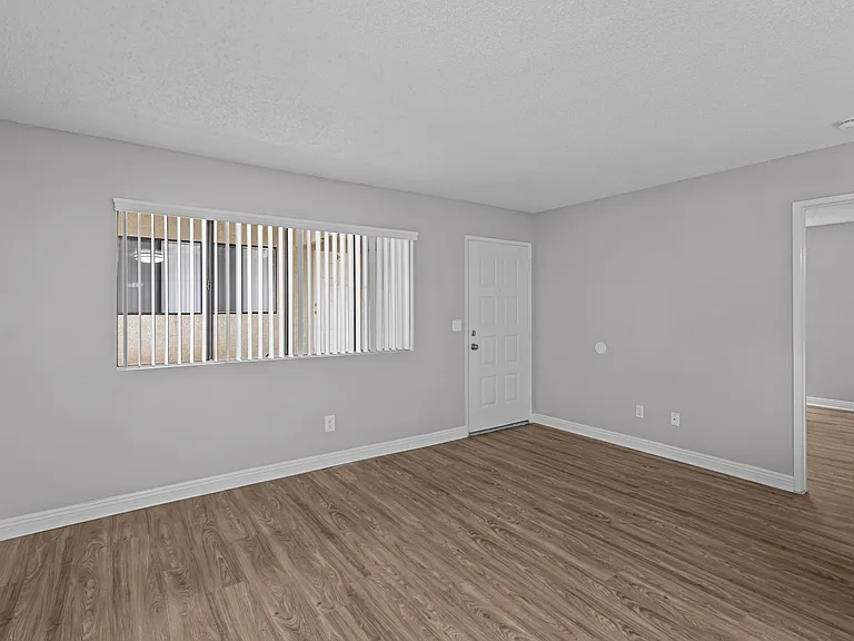 La Sierra Apartments — Photo 37