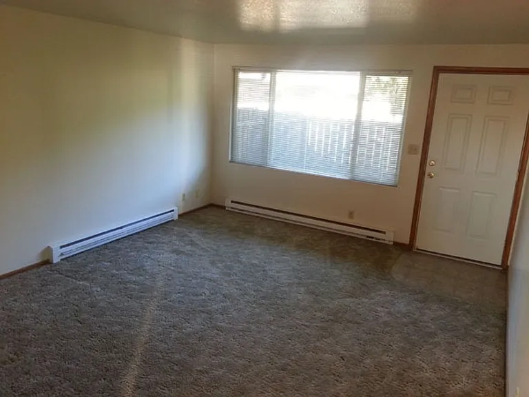 007-Garden Apartments — Photo 5