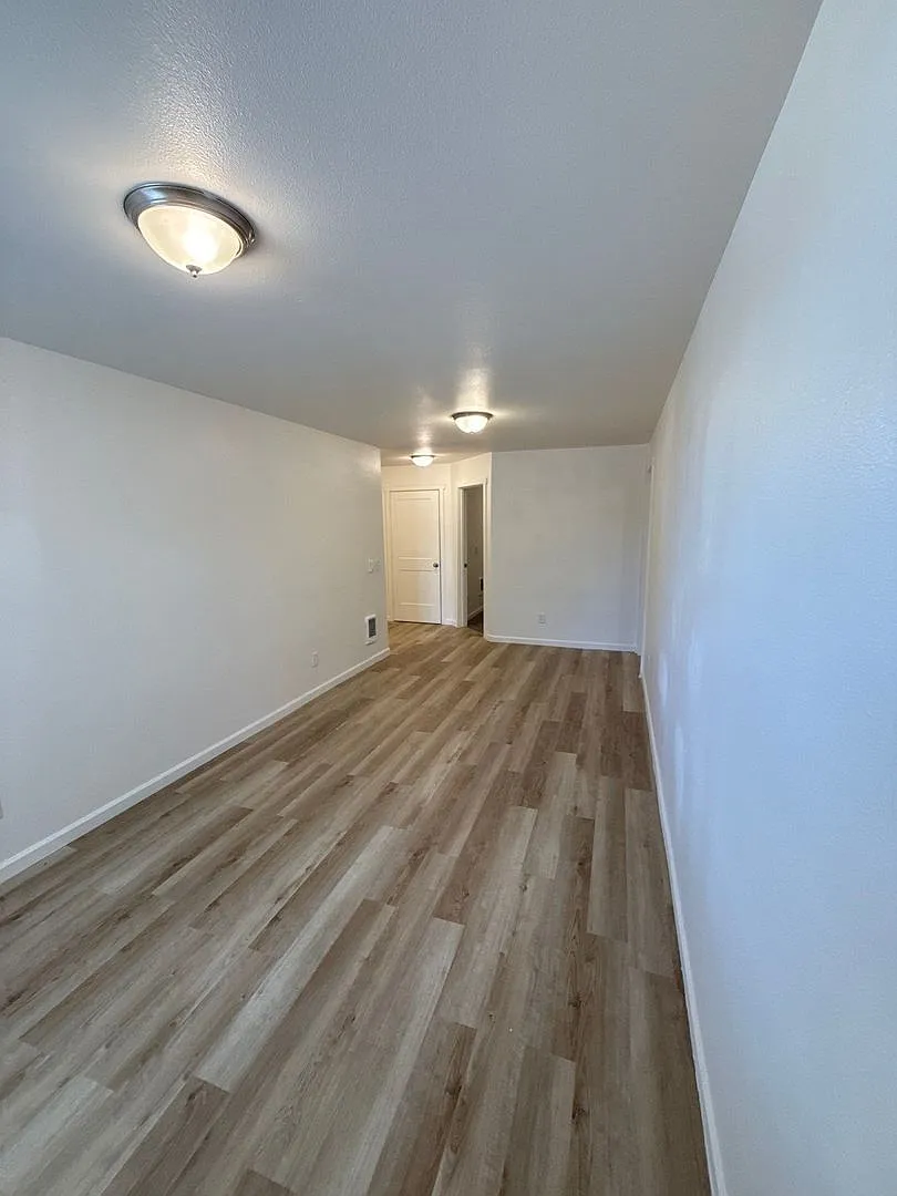 3 bed, 2.0 bath, 1190 sqft, $1,695 — Photo 2