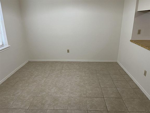 3rd image of 26 Summer Crest Cir