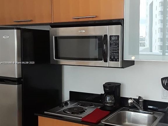 4th image of 1750 N Bayshore Dr APT 1106