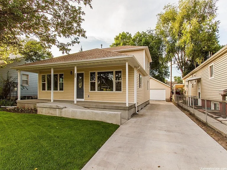 363 E Harrison Ave — Photo 2