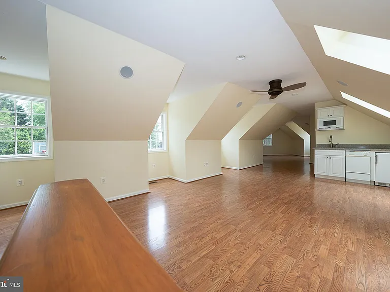 101 E Brookhaven Rd — Photo 91