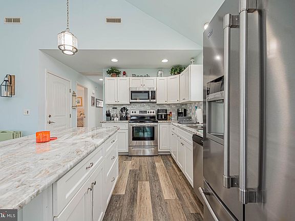 5th image of 37078 Canvasback Rd