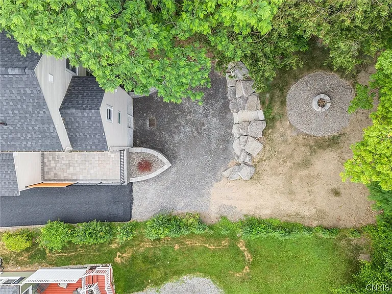 106 Wellington Rd — Photo 41