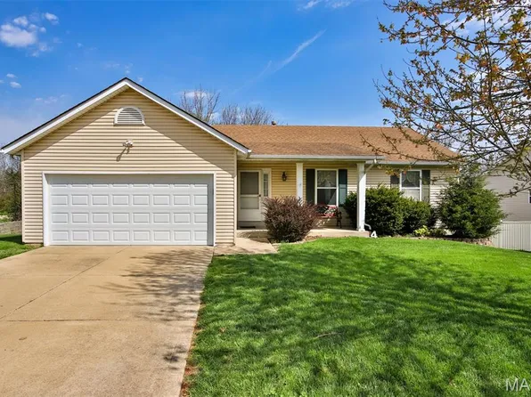 4 Mouser Dr, Saint Charles, MO 63304