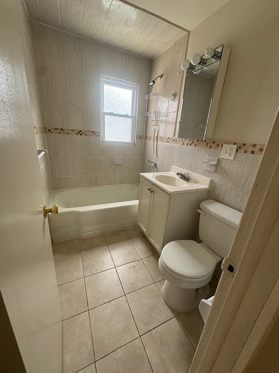 Building Photo - 2549 Allen Ave #2