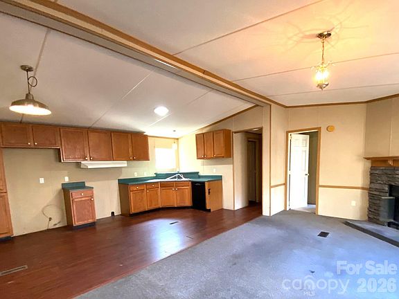 5th image of 16 Molly Ln
