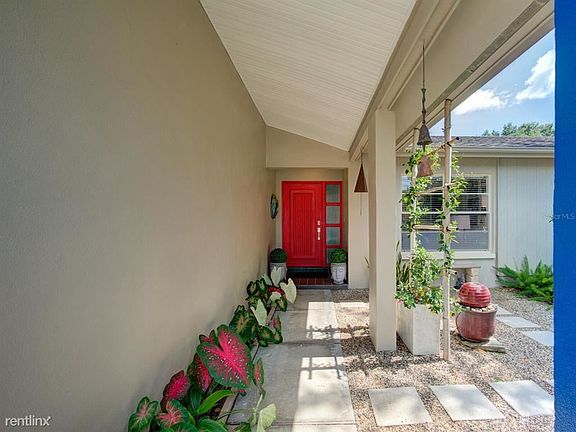 2nd image of 3127R Swan Ln
