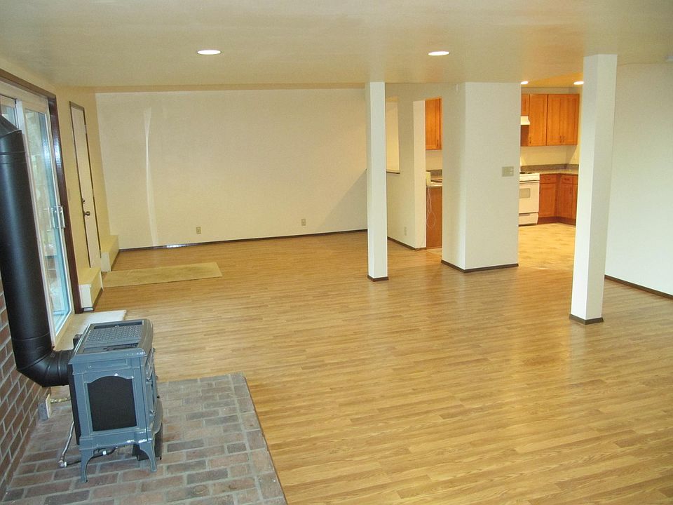 1st image of 303 Slater St S