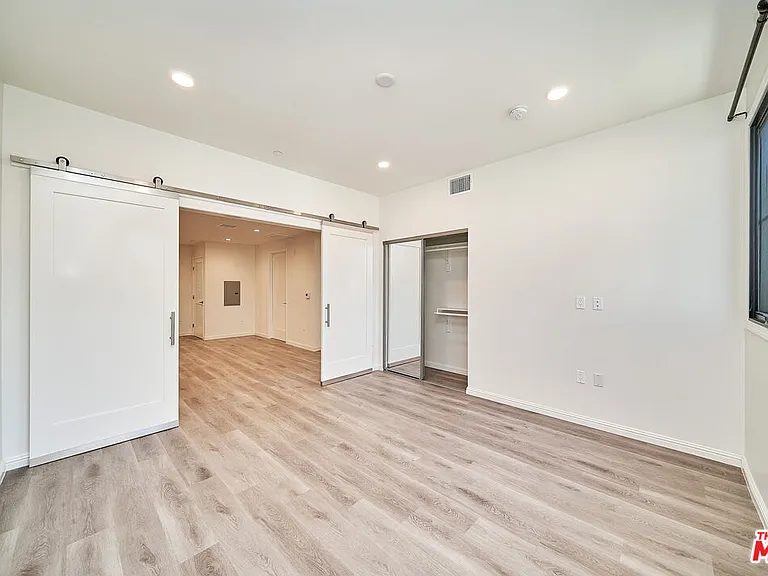 951 S Wilton Pl #204 — Photo 9