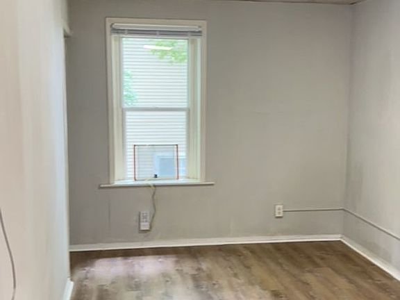 3rd image of 1222 Columbia St APT 4