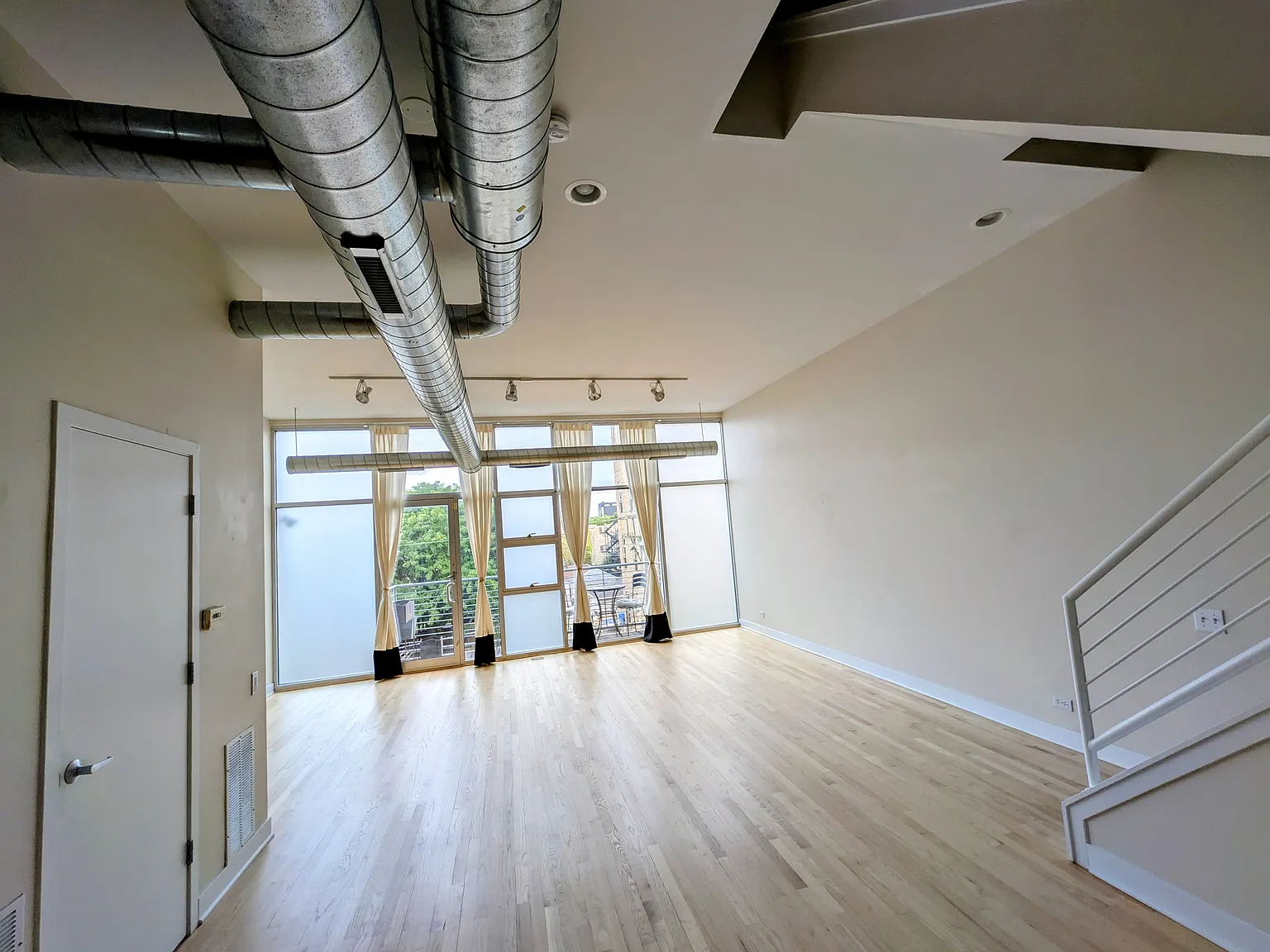 2 bed, 2.5 bath, 1400 sqft, $3,595 — Photo 2