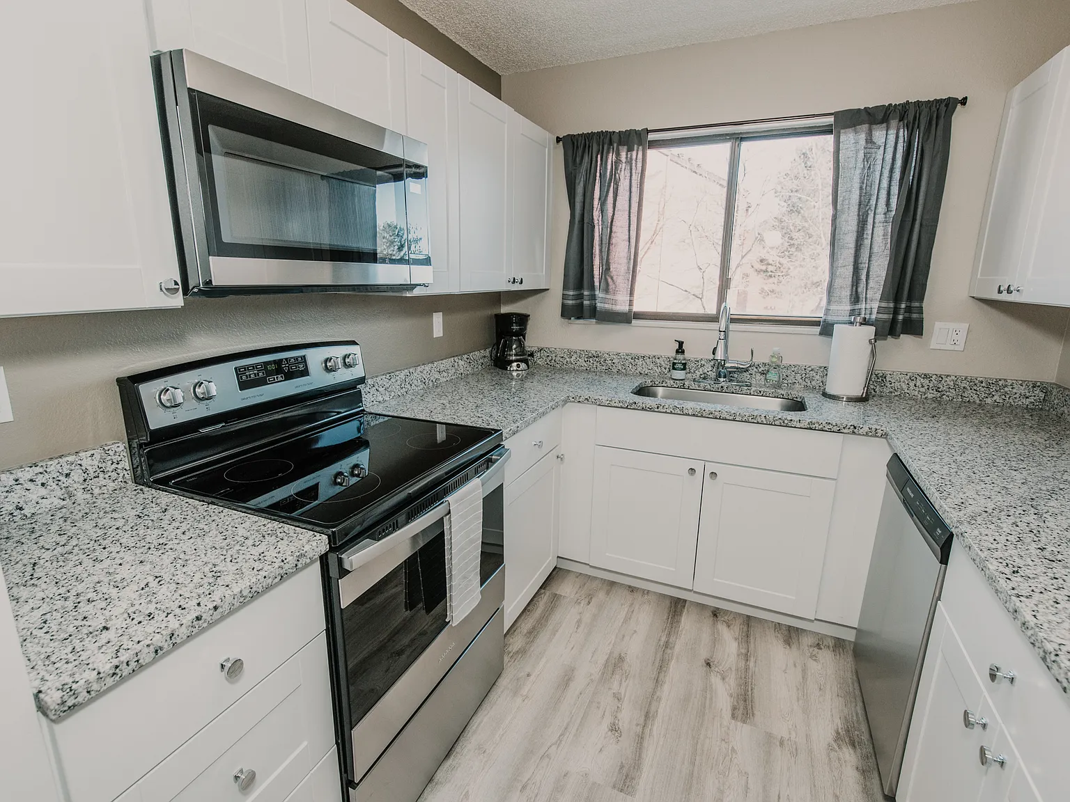 2 bed, 1043 sqft, $2,150 — Photo 1