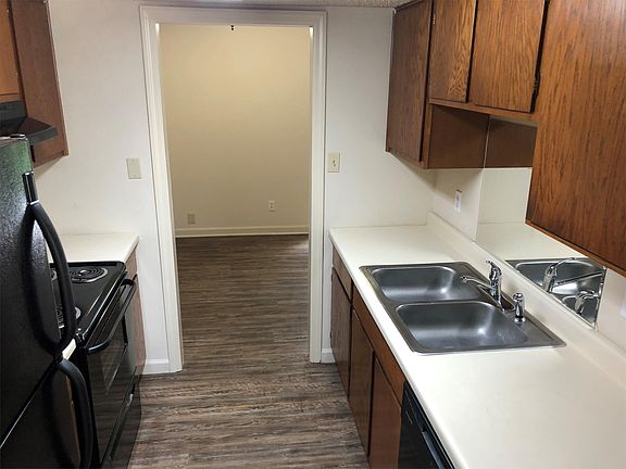 5th image of 9012 Countryside Ln APT B