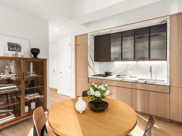 135 East 47th Street 7B image 2 of 7