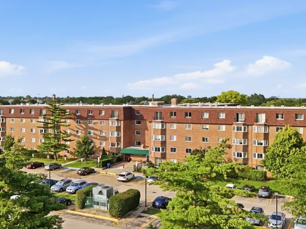 220 S Roselle Rd APT 321, Schaumburg, IL 60193