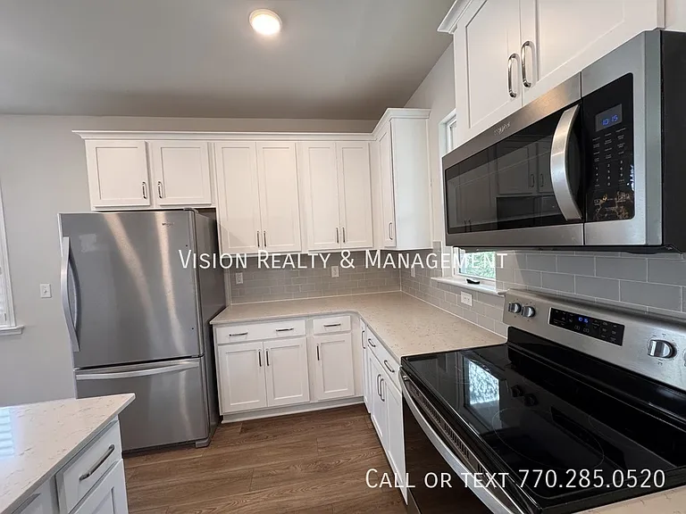 141 Winding River Dr — Photo 8