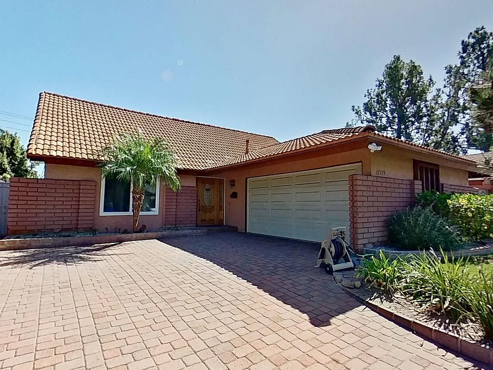 17218 Maurice Ave