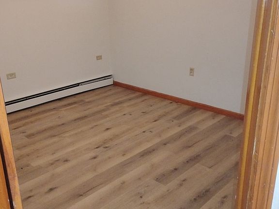 4th image of 606 W 2nd St #4