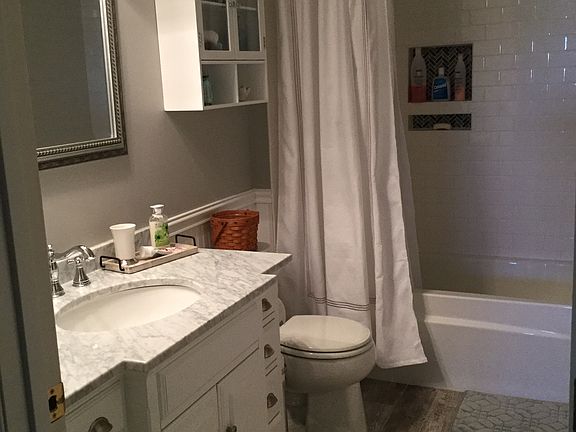 5th image of 54 E Royal Hill Dr