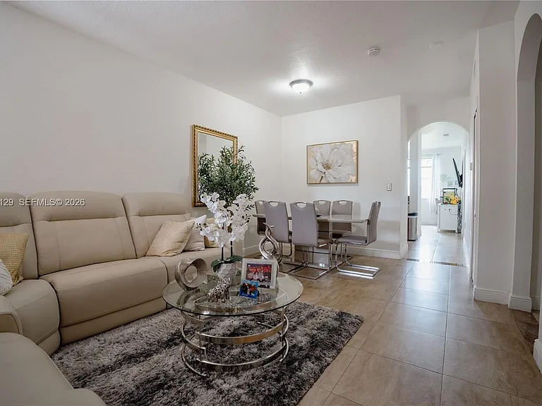 17600 NW 73rd Ave #2016 — Photo 3