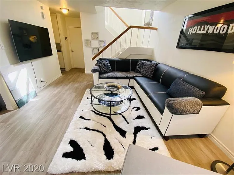 1690 E University Ave #8 — Photo 8