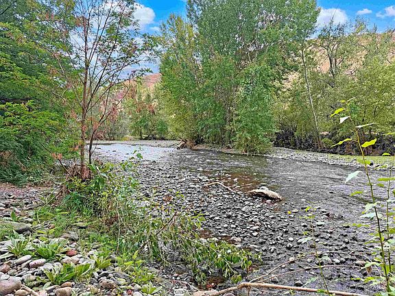 3rd image of 1920 Tucannon Rd