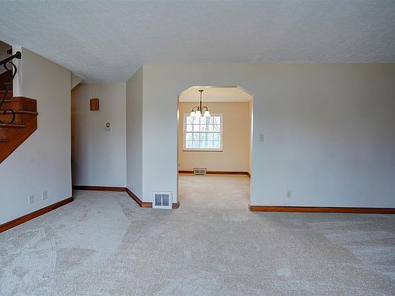 5th image of 2011 Weberwood Dr