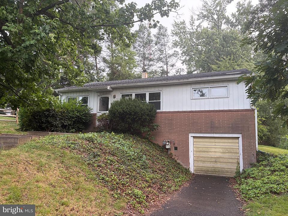 1st image of 210 Fern Ave