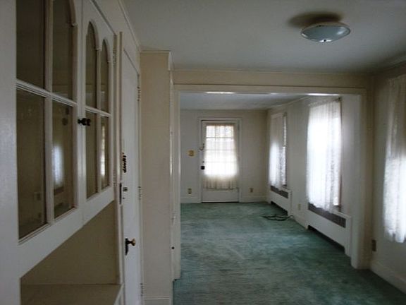4th image of 901 Ash St