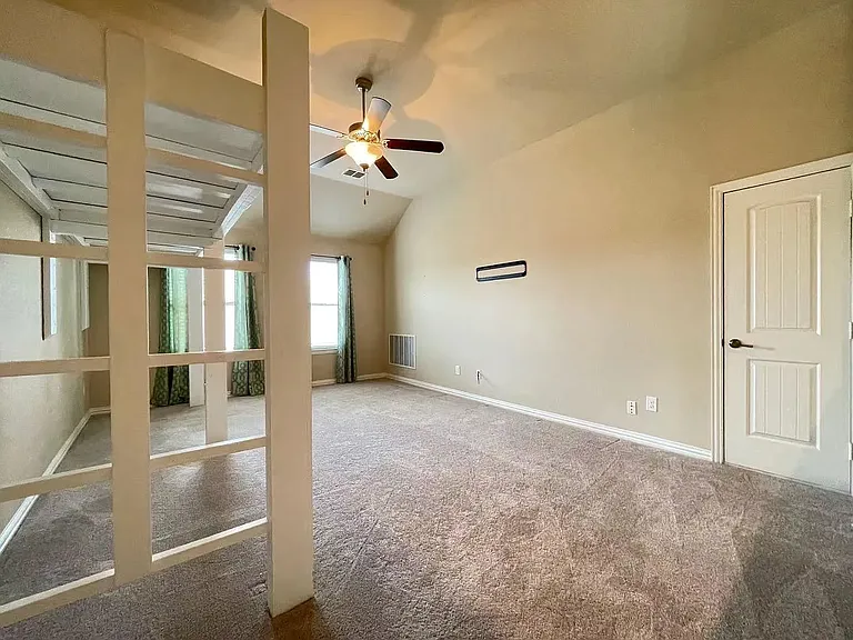 1700 Medina Ln — Photo 15