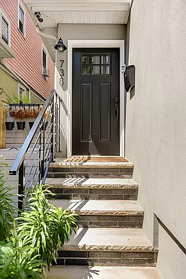 Rented by SERHANT. | media 32