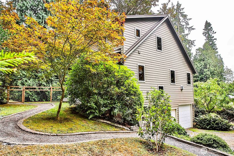 4th image of 8039 Cultus Bay Road