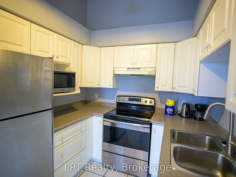 317 Queen St #304 — Photo 7