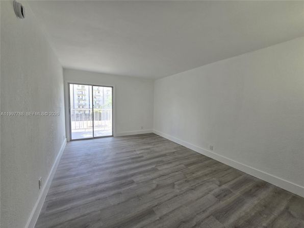 4550 NW 9th St APT 311E