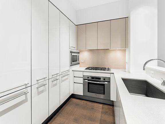 5th image of 25 Broad St APT 10H