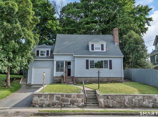 30 Crest Street, New London, CT 06320