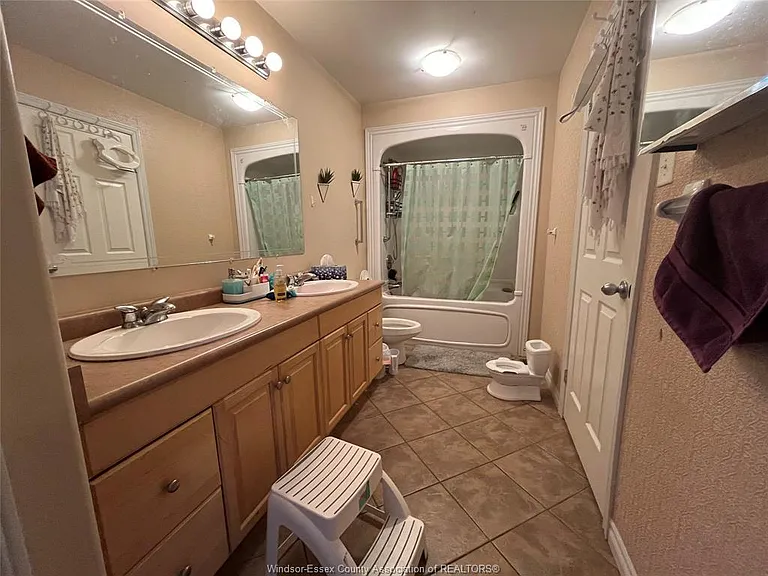 1161 Jefferson Blvd — Photo 16