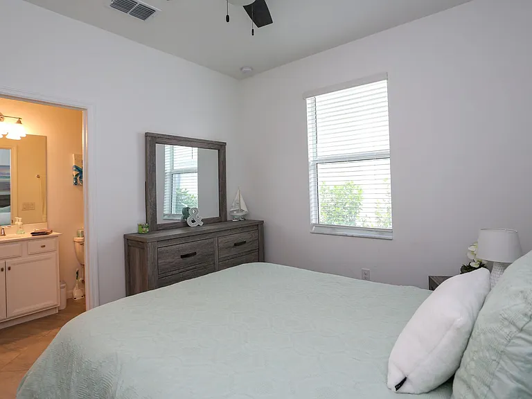 2155 Hamlin St — Photo 68